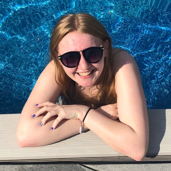 Meet your Posher, Tori - Picture 1 of 1